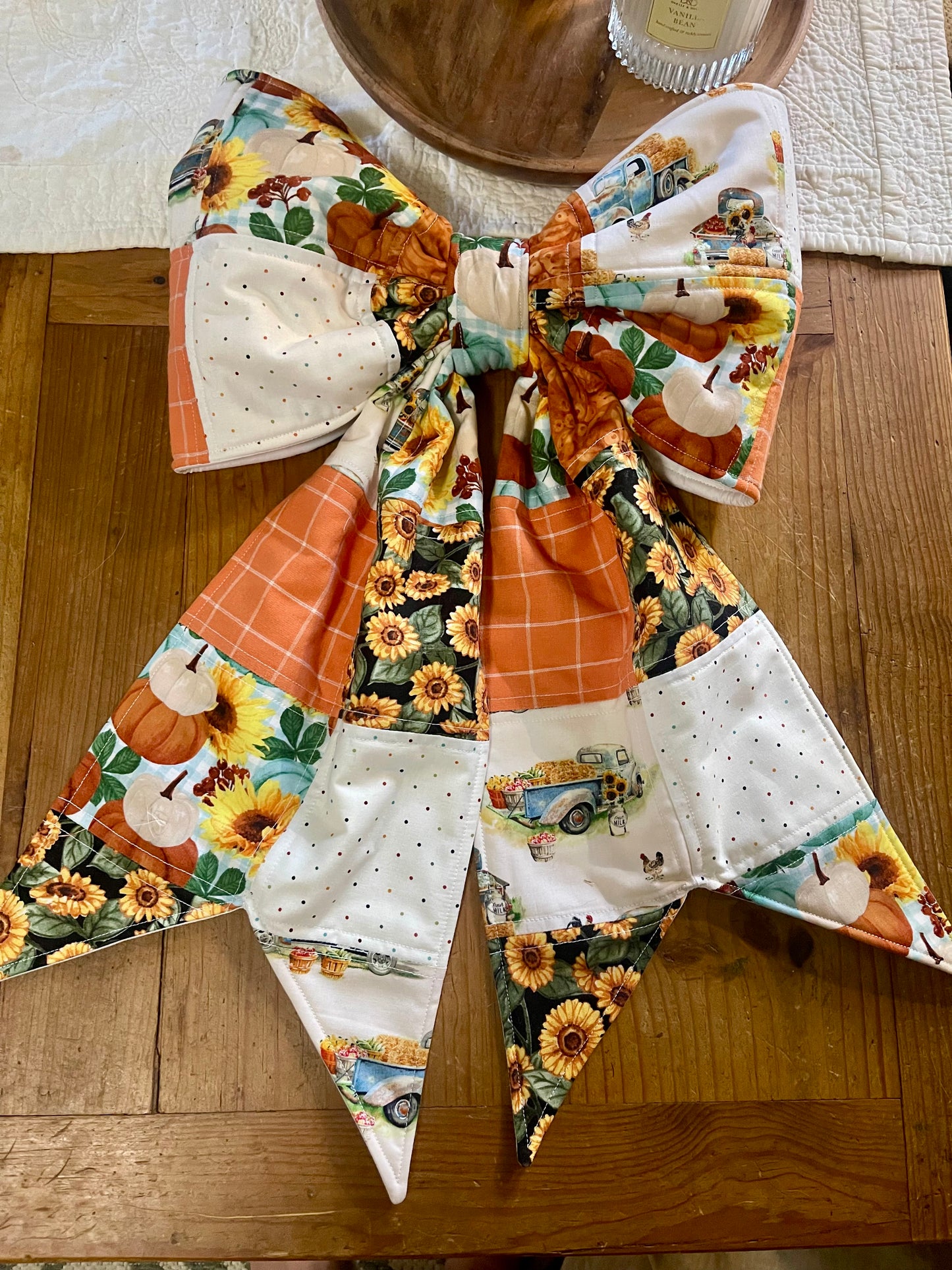Fall quilted hanging bow